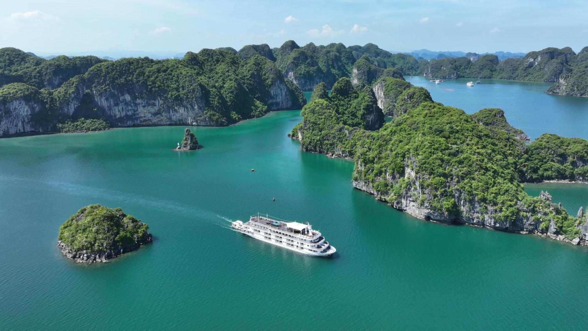 Paradise Grand Cruise - Lan Ha Bay Ha Long Bagian luar foto
